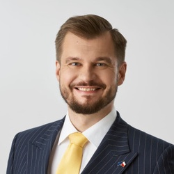 Dr Kamil Pruchnik